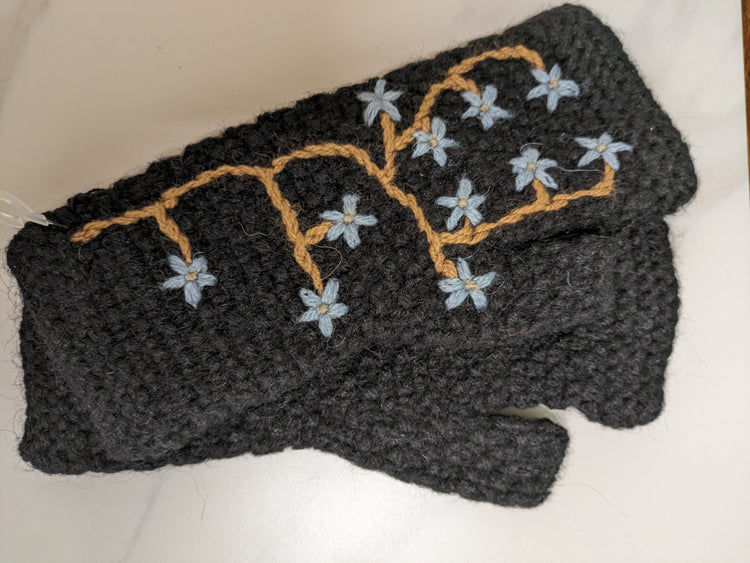 Embroidered Armwarmer