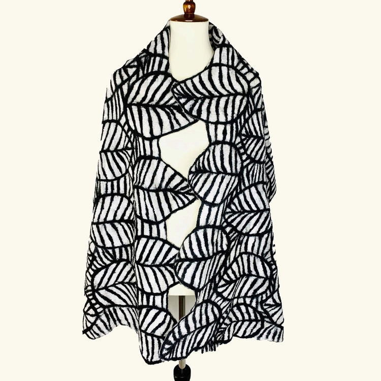 Outlined Leaf Wrap