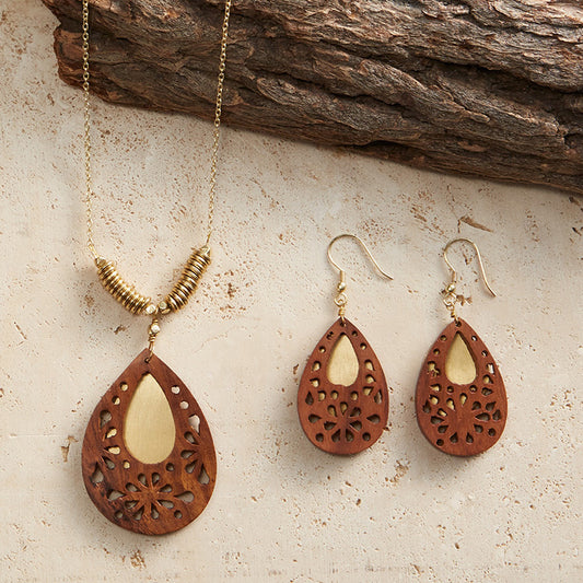 Woodflower Teardrop Pendant Necklace