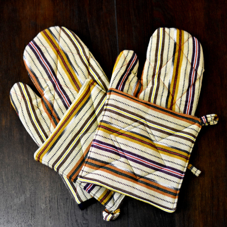  Set of 2 Guatemalan Potholders and 2 Oven Mitts